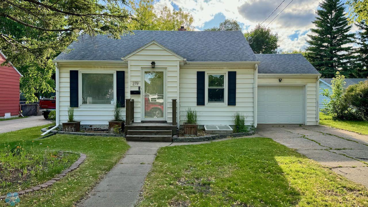 (1) Front of Home.jpeg