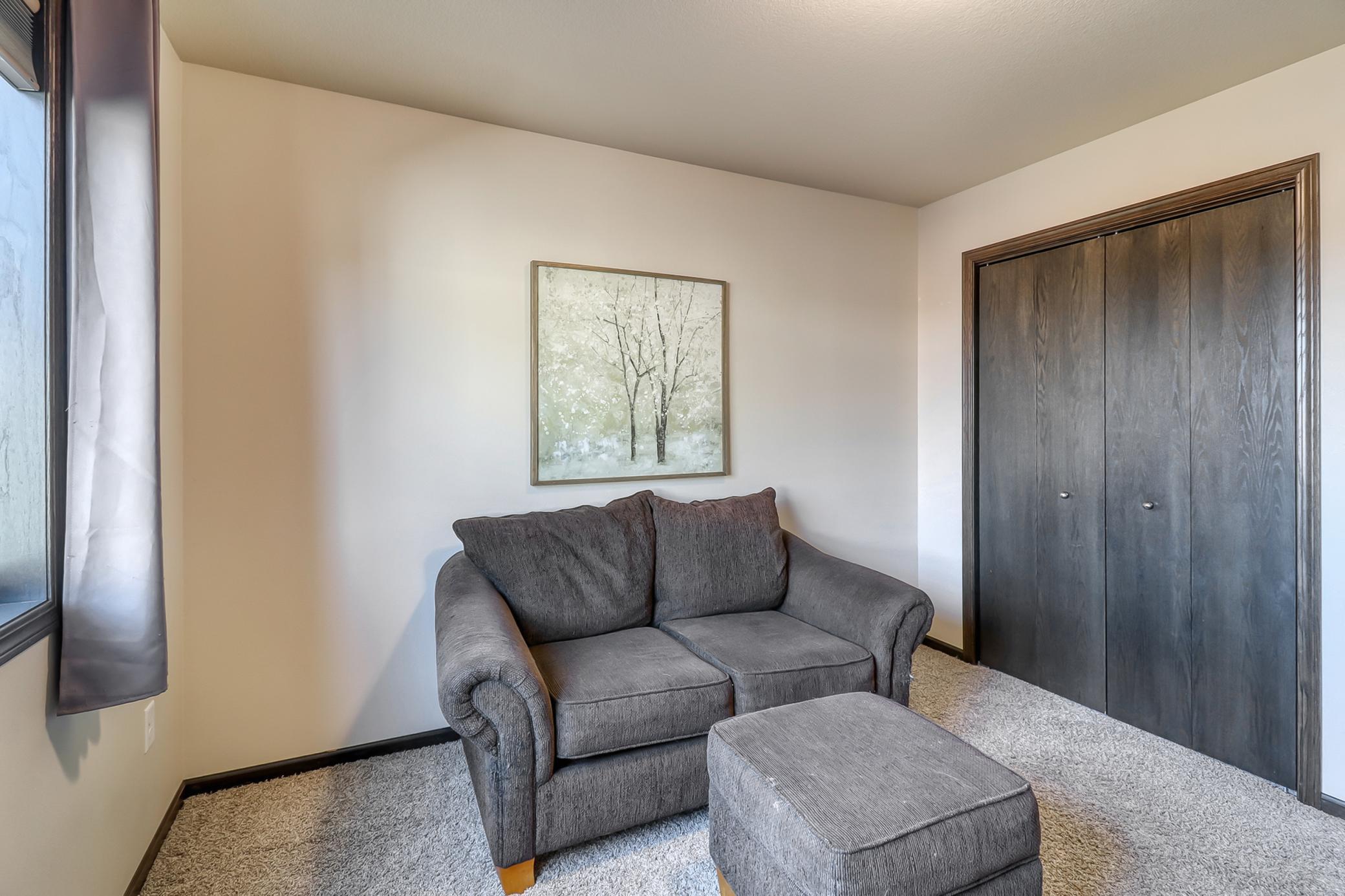 Bedroom1_3.jpg