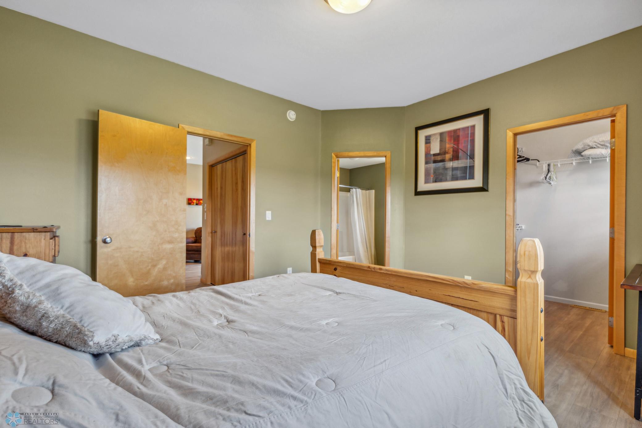 BEDROOM 1C.jpg