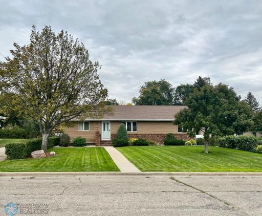 414 8th Avenue NW, Valley City, ND 58072