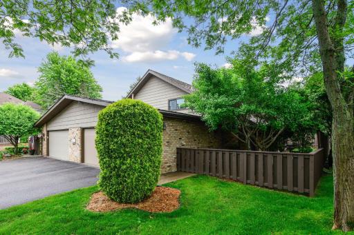 Welcome Home to beautiful Breconwood. Offering association-maintained living, with a private, fully-fenced yard.