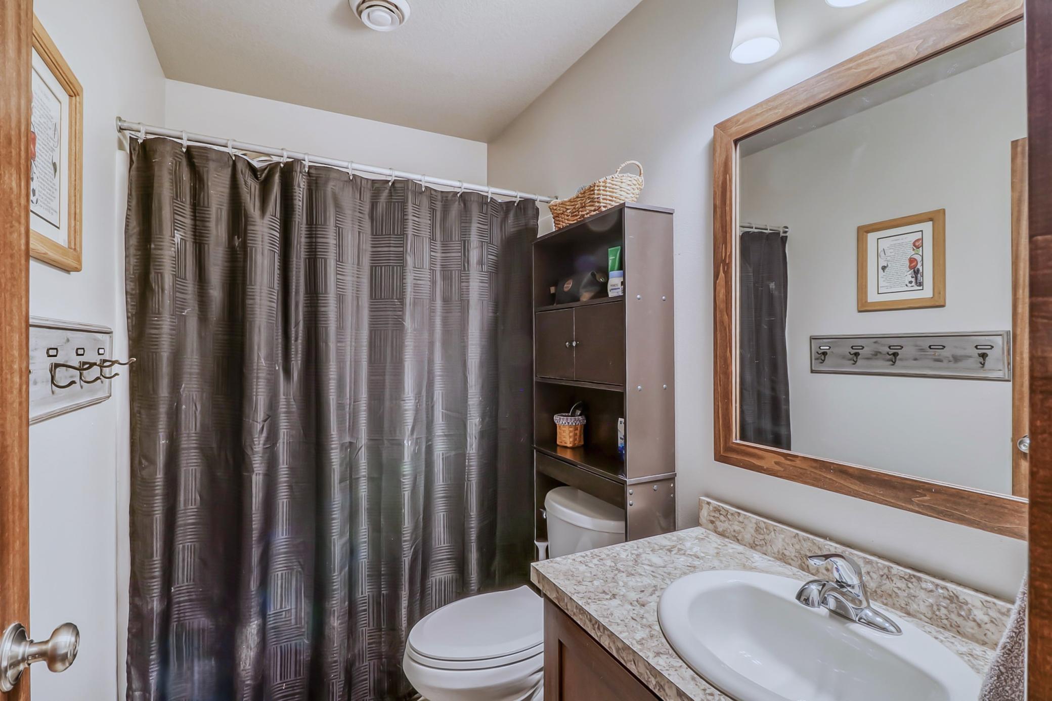 LL bathroom 3