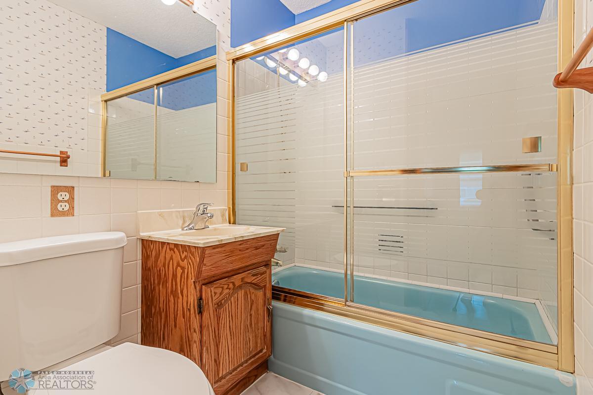 Main Floor Full Bath