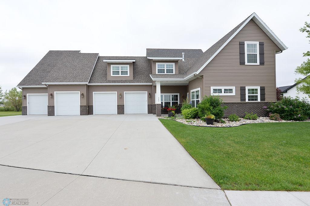 Stunning Home On Mapleton Golf Course