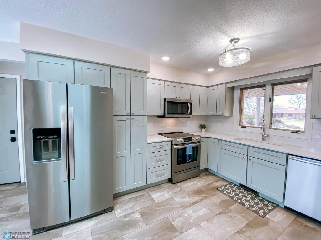 Kitchen 2.jpeg