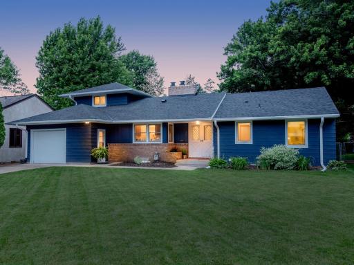 39 Hilltop Lane, Saint Paul, MN 55116