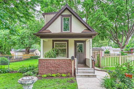 1724 Field Ave - MLS Sized - 006 - 01 Exterior Front.jpg