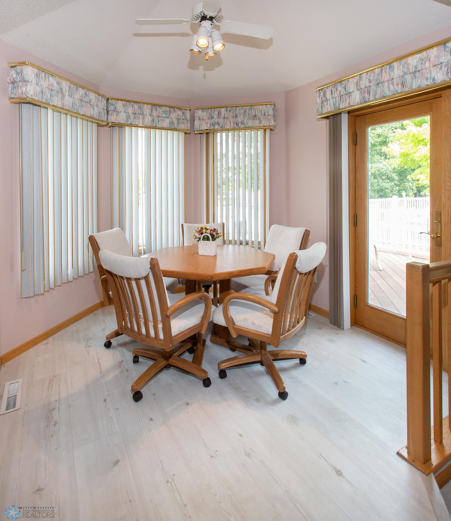 Eating Area w/Access to backyard
