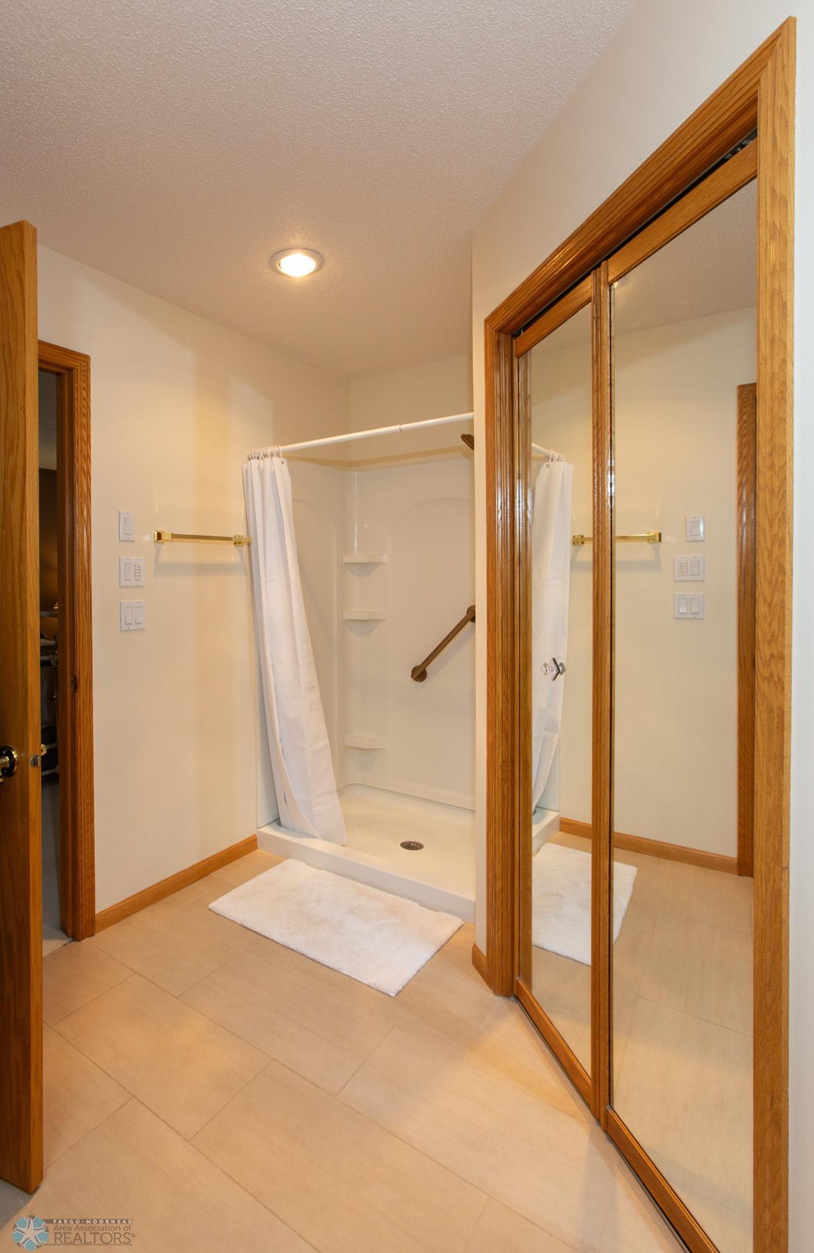 En Suite Bath w/Shower