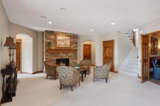 2928 Jonquil Trail N, Lake Elmo, MN 55042