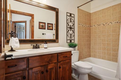 2928 Jonquil Trail N, Lake Elmo, MN 55042