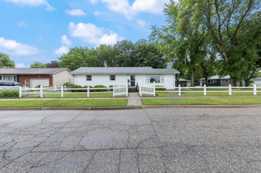 621 Camden Drive, Marshall, MN 56258
