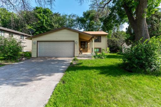 11275 Lanewood Circle, Eden Prairie, MN 55344