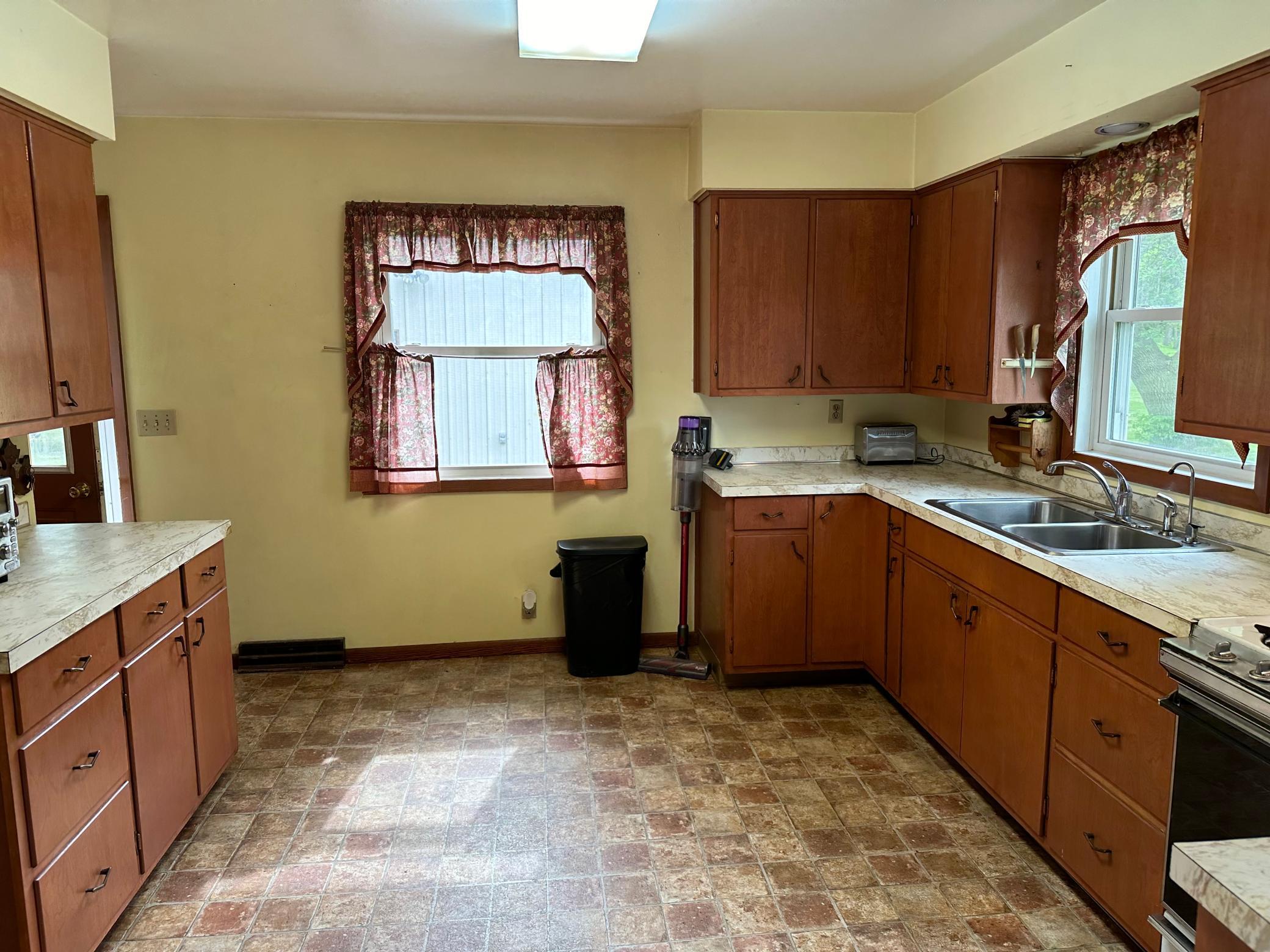 Kitchen 2.jpg