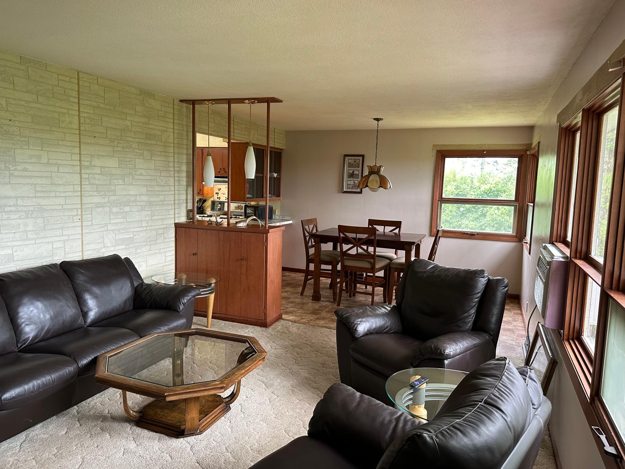 Livingroom 2.jpg