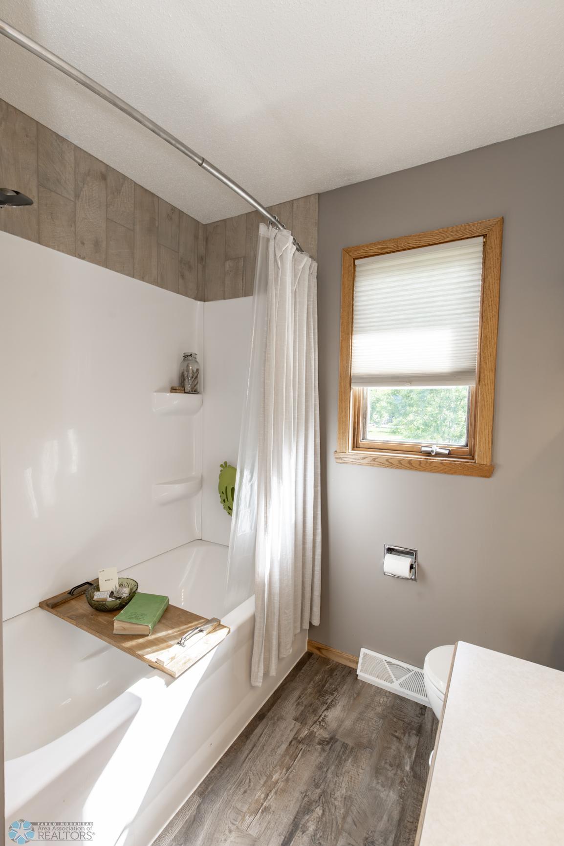 Bathroom 1 - Full