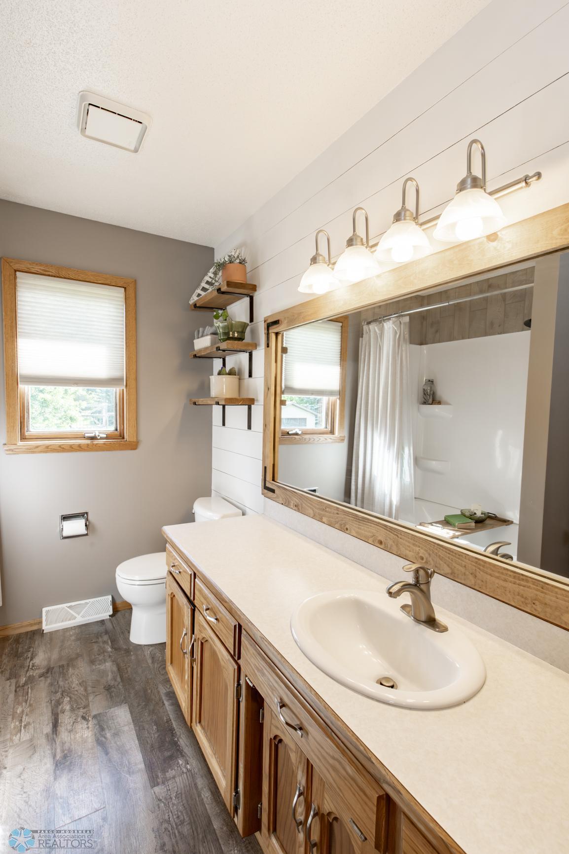 Bathroom 1 - Full