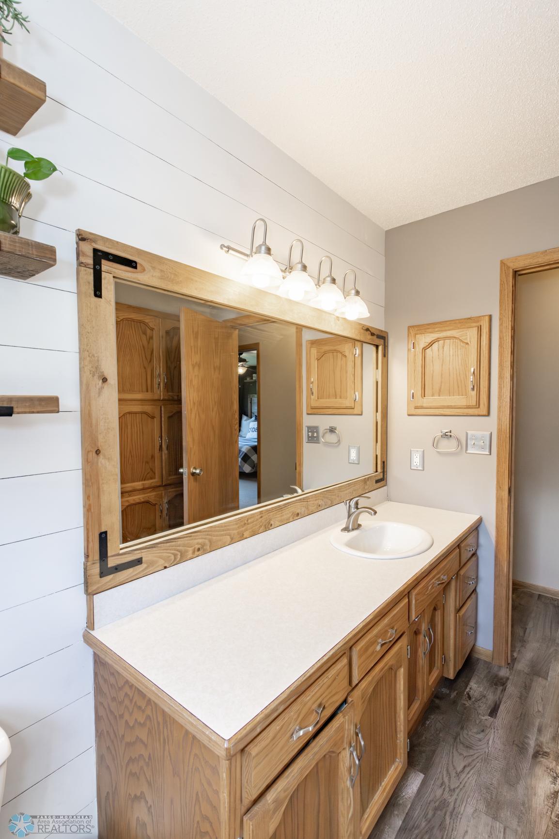 Bathroom 1 - Full