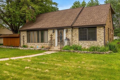 915 Nebraska Avenue W, Saint Paul, MN 55117