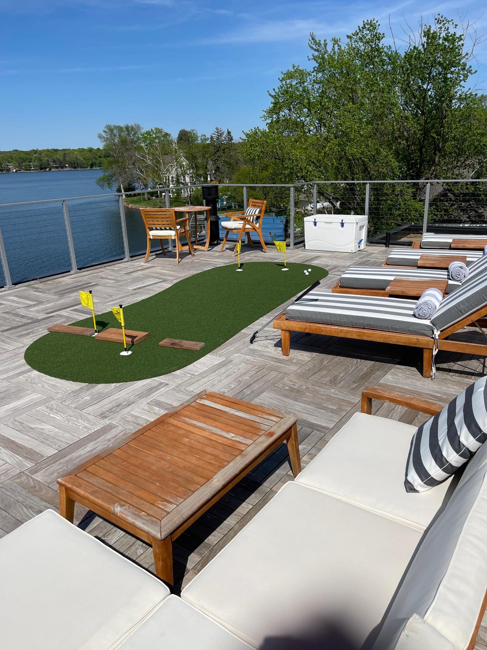 Get the best seat in the house on the rooftop deck for the Excelsior fireworks and enjoy every nice day on the lake with these wonderful treetop views.
