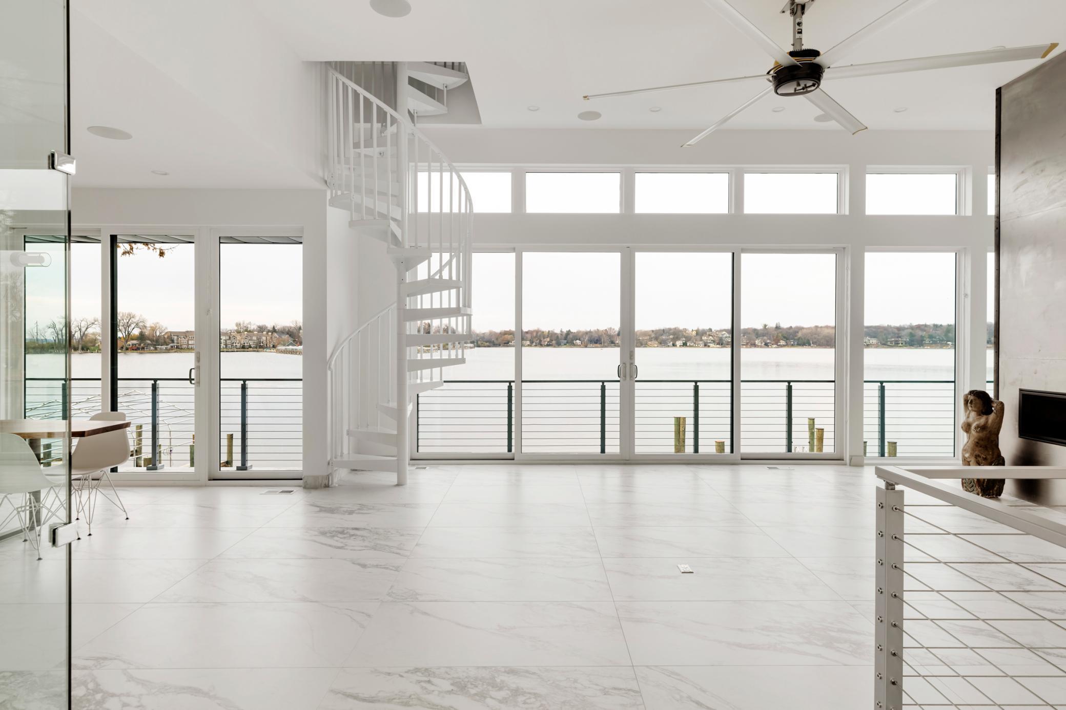 Watch the boats go by from any level; from the main, lower or take the staircase to the rooftop deck!