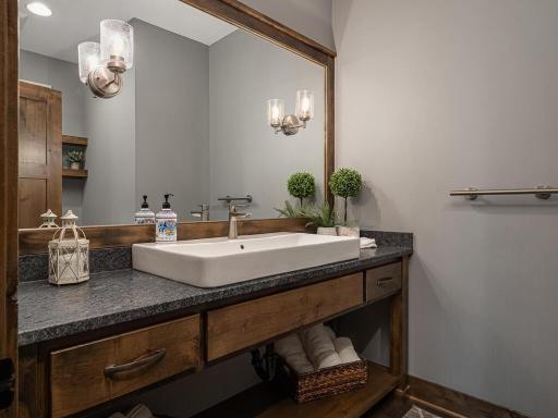 11480 Stoneridge Cir Dayton MN 55327 USA-061-045-Bathroom-MLS_Size.jpg