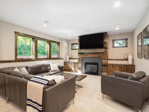 11480 Stoneridge Cir Dayton MN 55327 USA-073-067-Family Room-MLS_Size.jpg