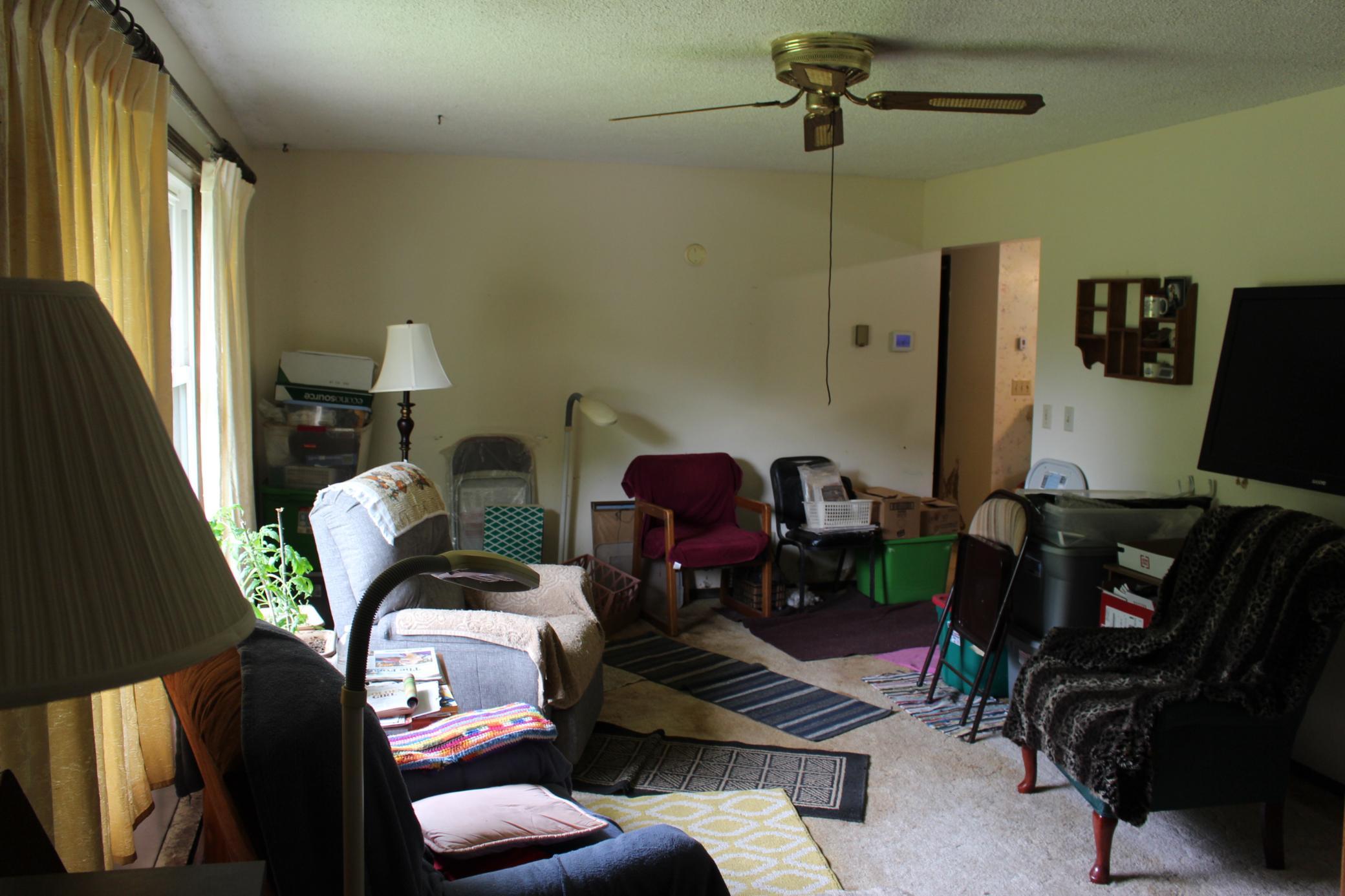 08 Living room.JPG
