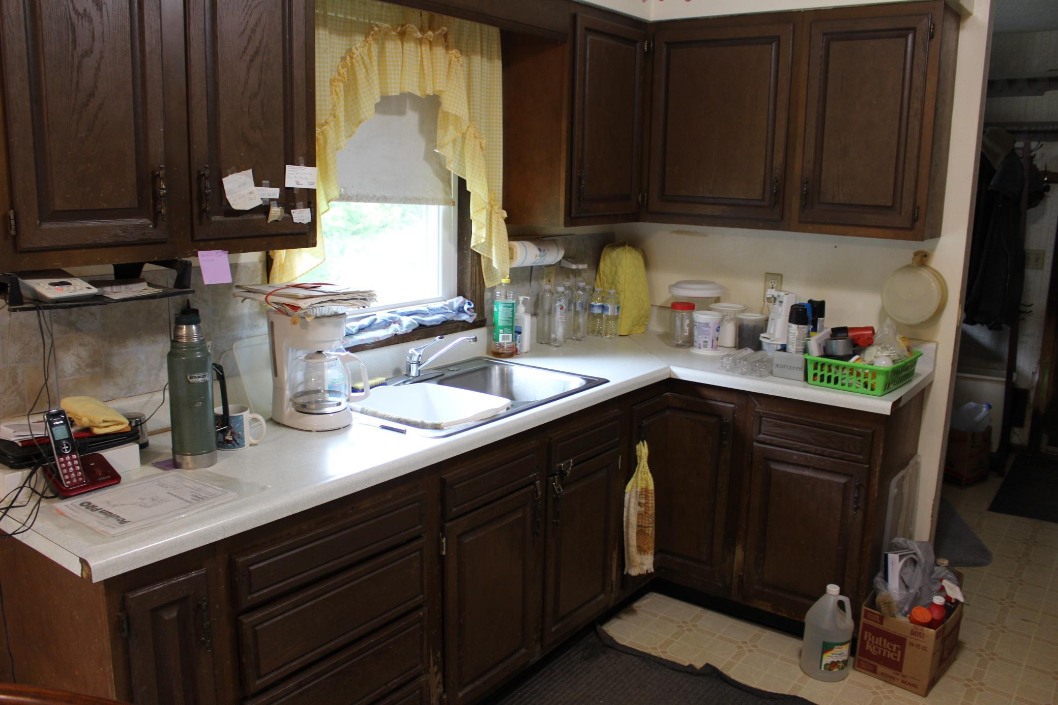 13 Kitchen.JPG