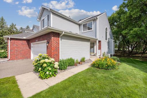 2235 Creekside Court, 204, Eagan, MN 55122