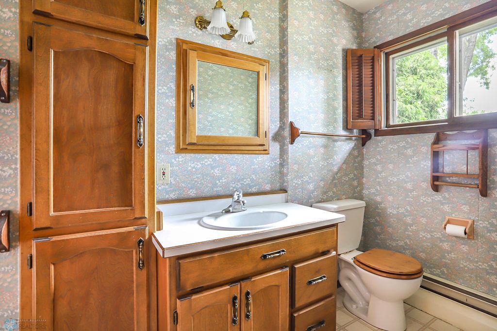 Main floor full bath
