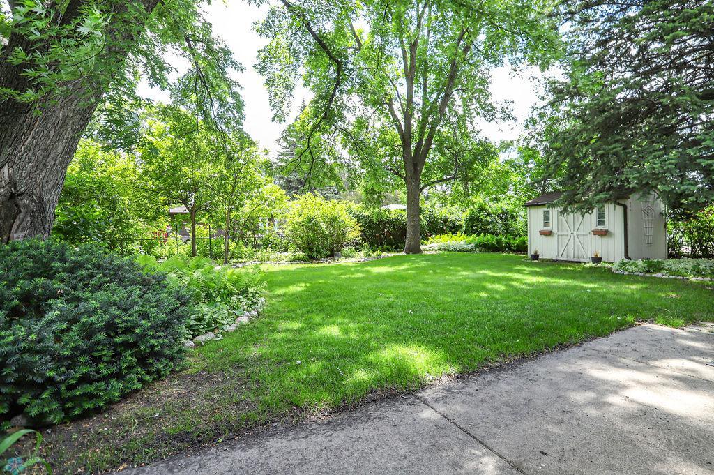 Private, fully fenced yard