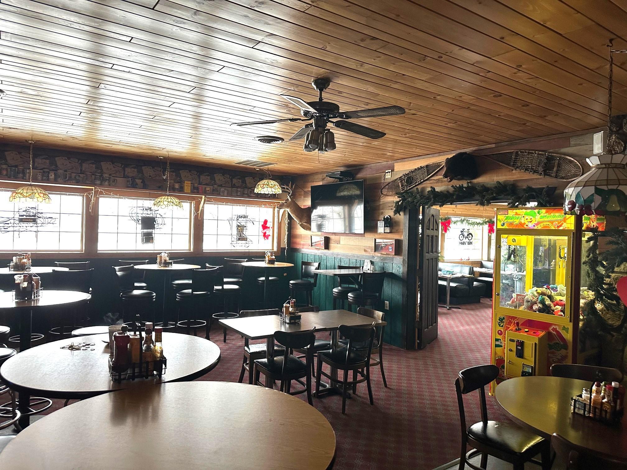 08 Bar Seating Lounge.jpg