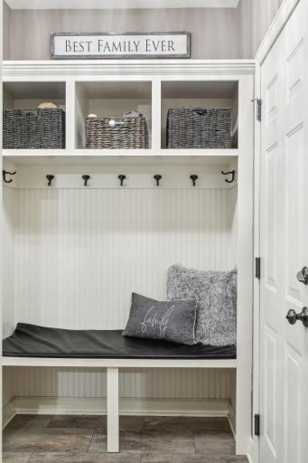 This functional area serves as a transitional zone between the outdoors and indoors and keeps shoes, backpacks, and everyday essentials neatly organized and within reach.