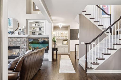 This layout seamlessly connects the kitchen, dining, and living areas, making it perfect for both daily life and entertaining.