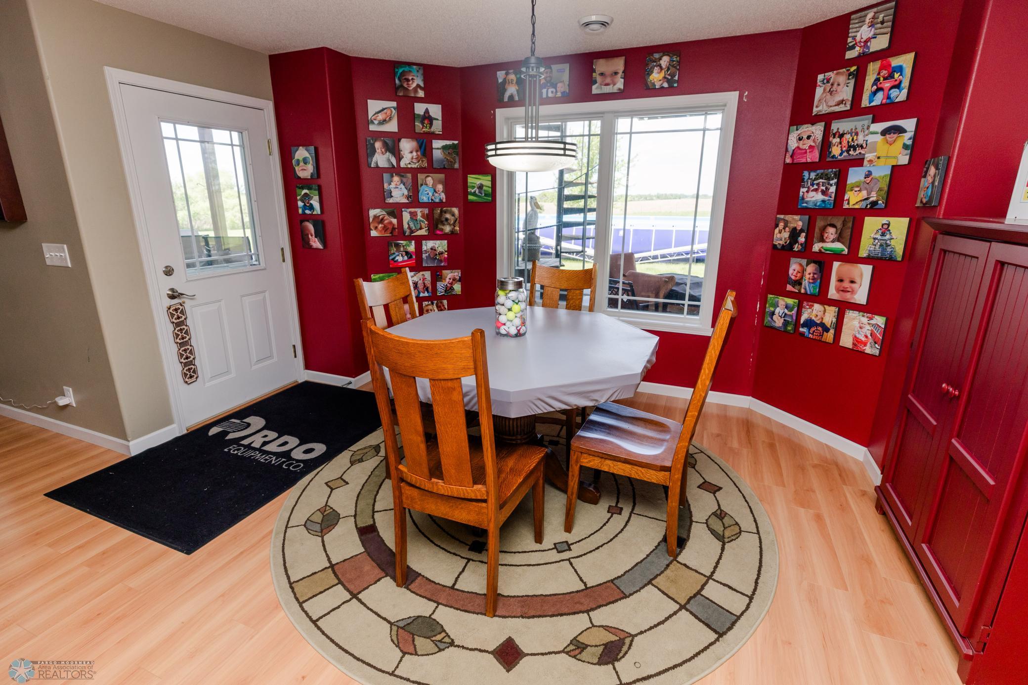 Nook area - walks out to lower patio!