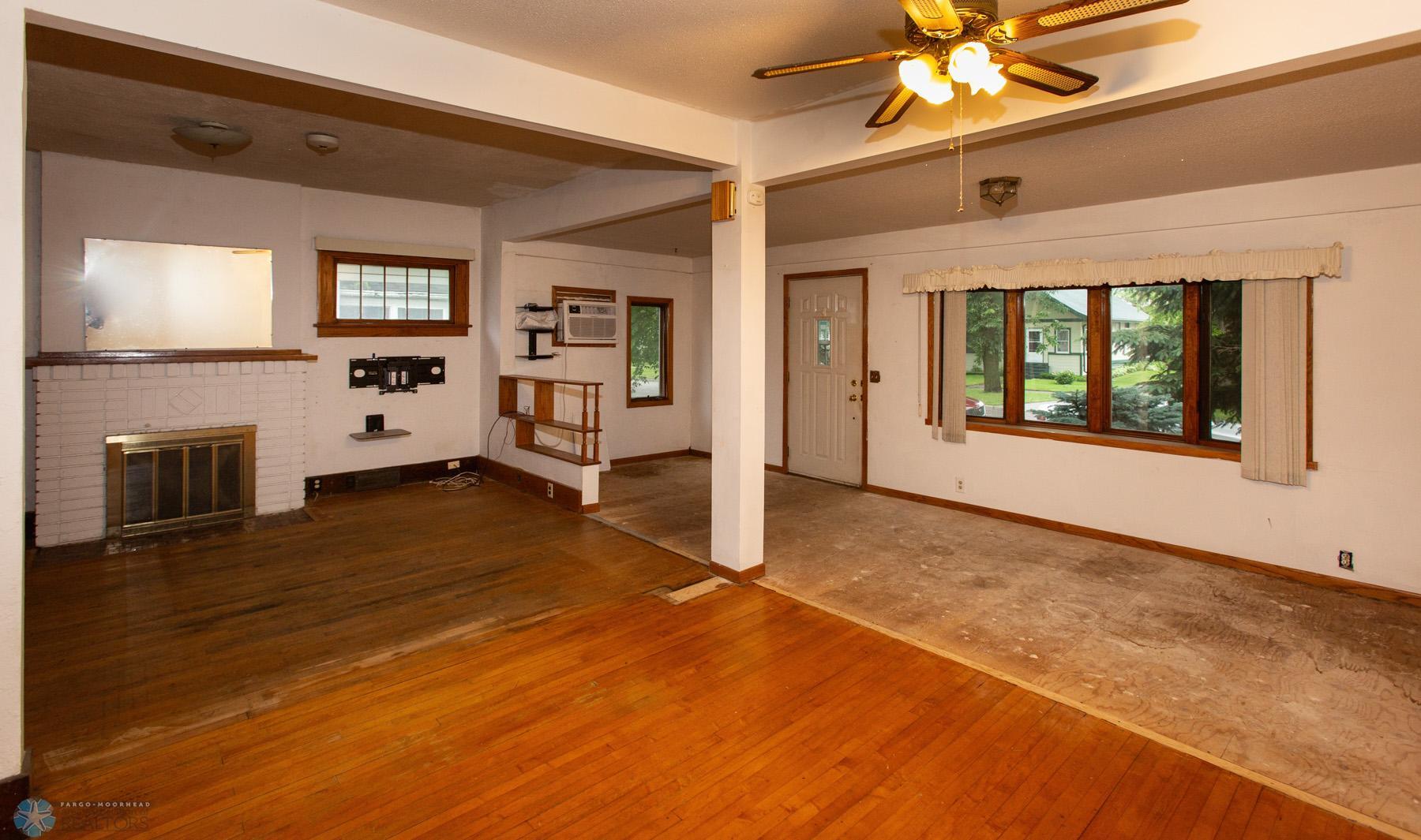 Living Room/Dining Area