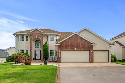 8837 Whispering Oaks Alcove, Shakopee, MN 55379