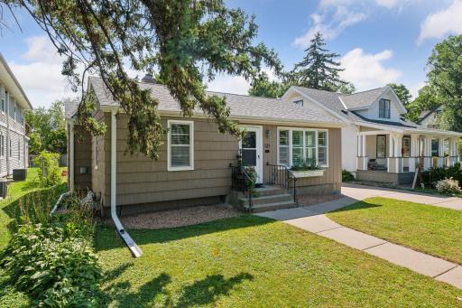 121 Cedar Lake Road S, Minneapolis, MN 55405