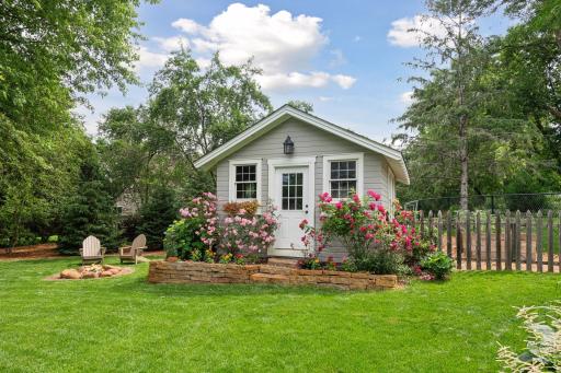 Charming! Garden shed, play house, she-shed or he-shed....