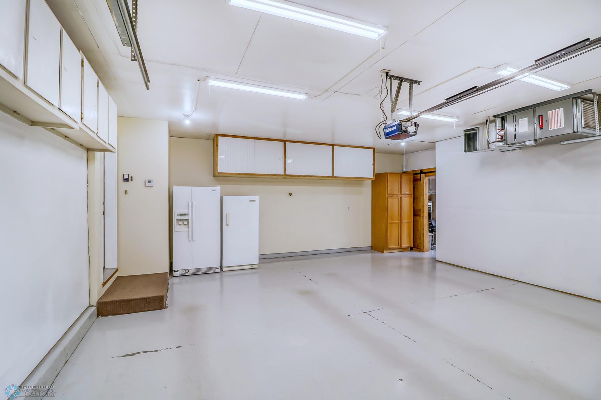 Garage1_2.jpg