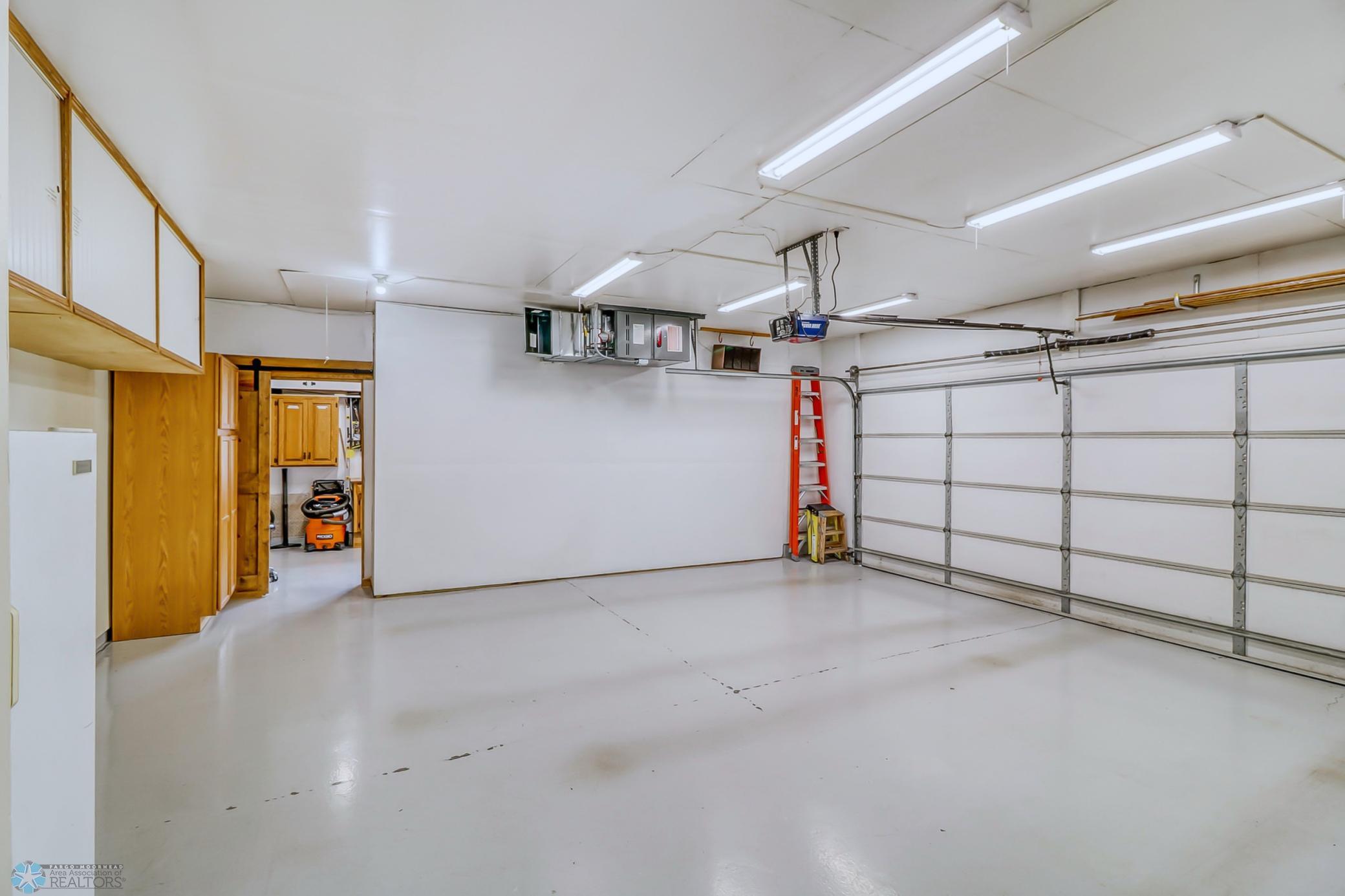 Garage1_1.jpg