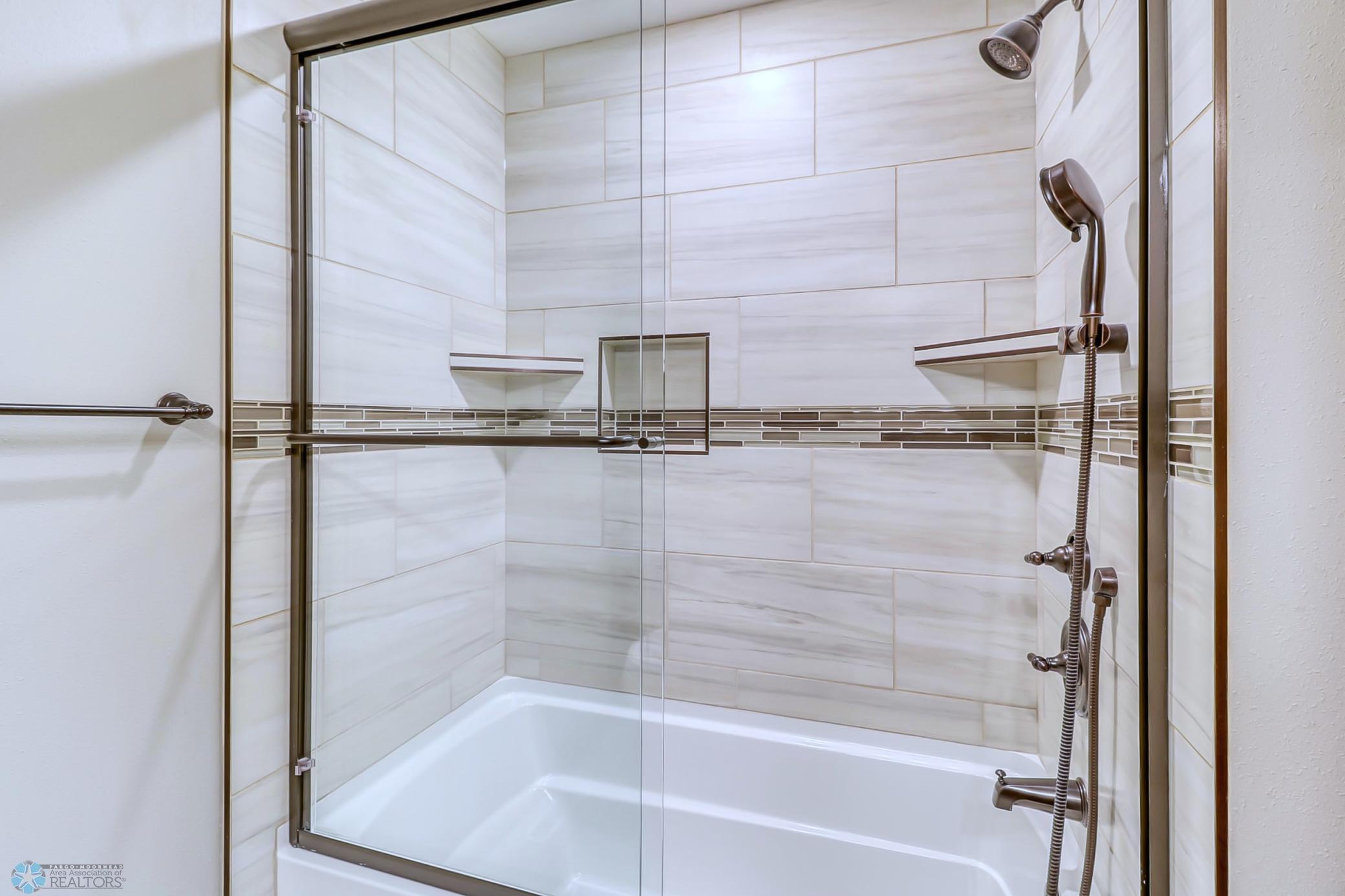 Full Bathroom1_3.jpg