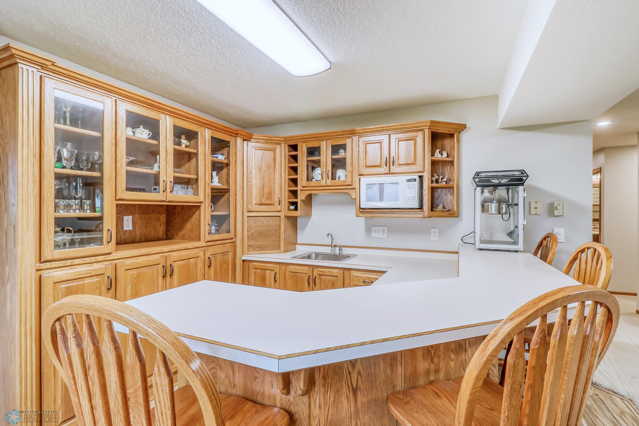 Basement Wet Bar1_1.jpg