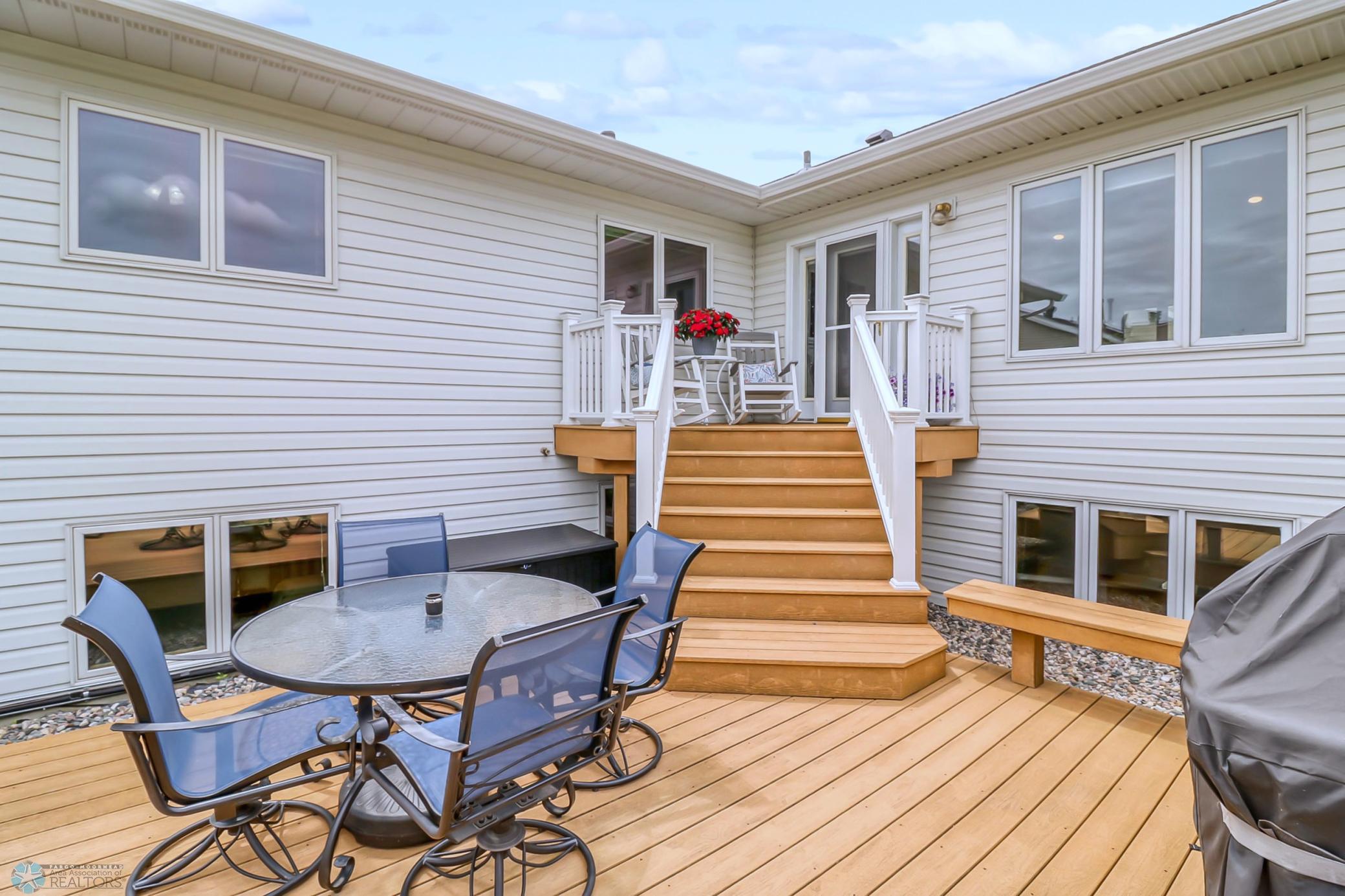 Backyard_deck1_1.jpg