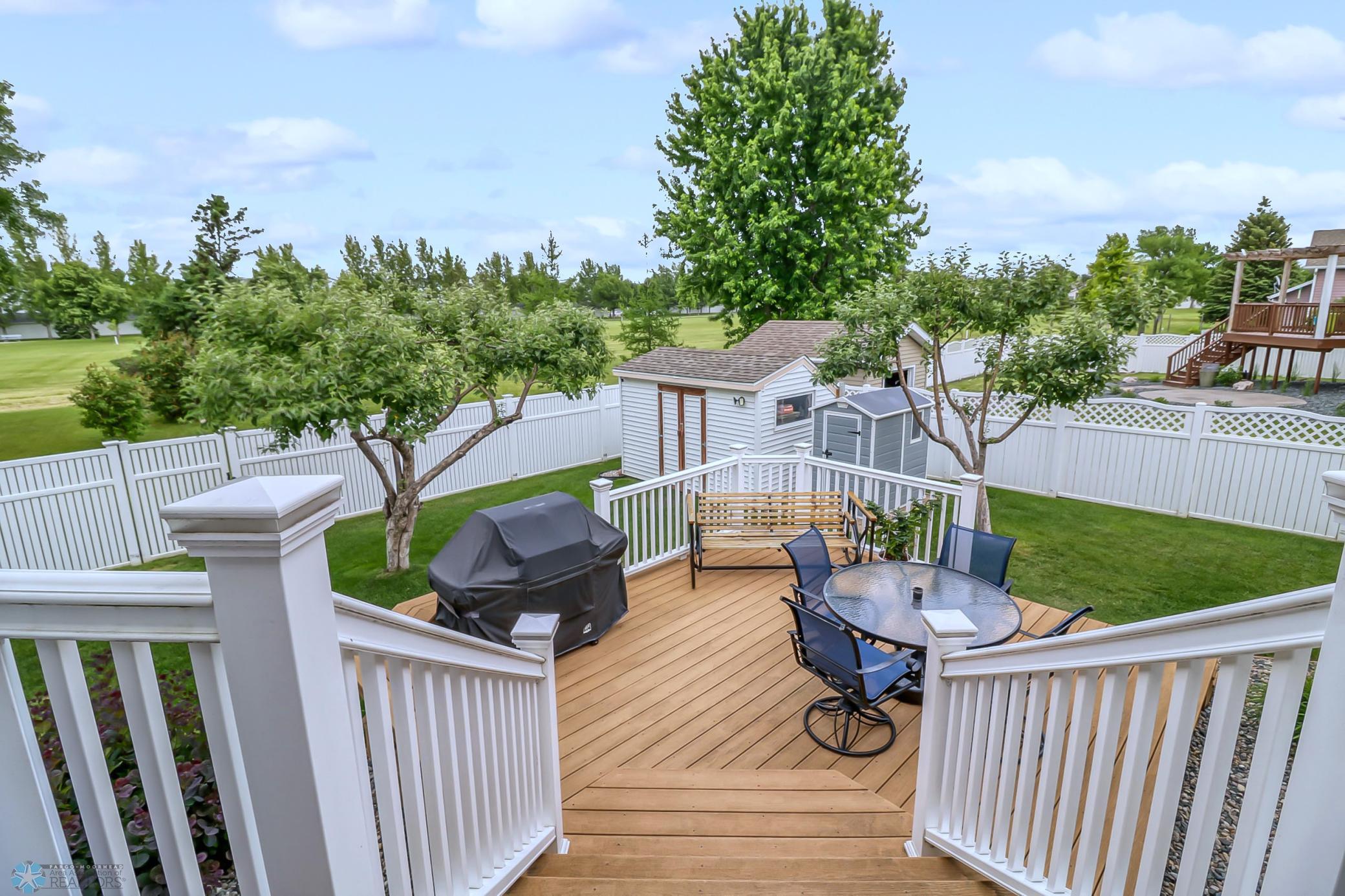 Backyard_deck1_.jpg