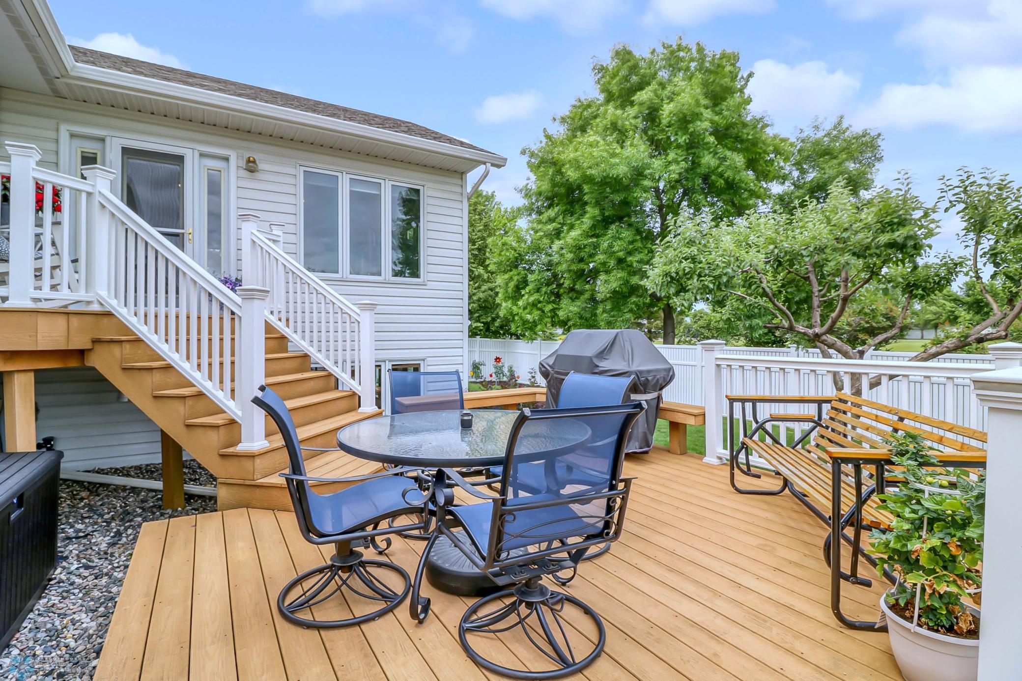 Backyard_deck1_2.jpg