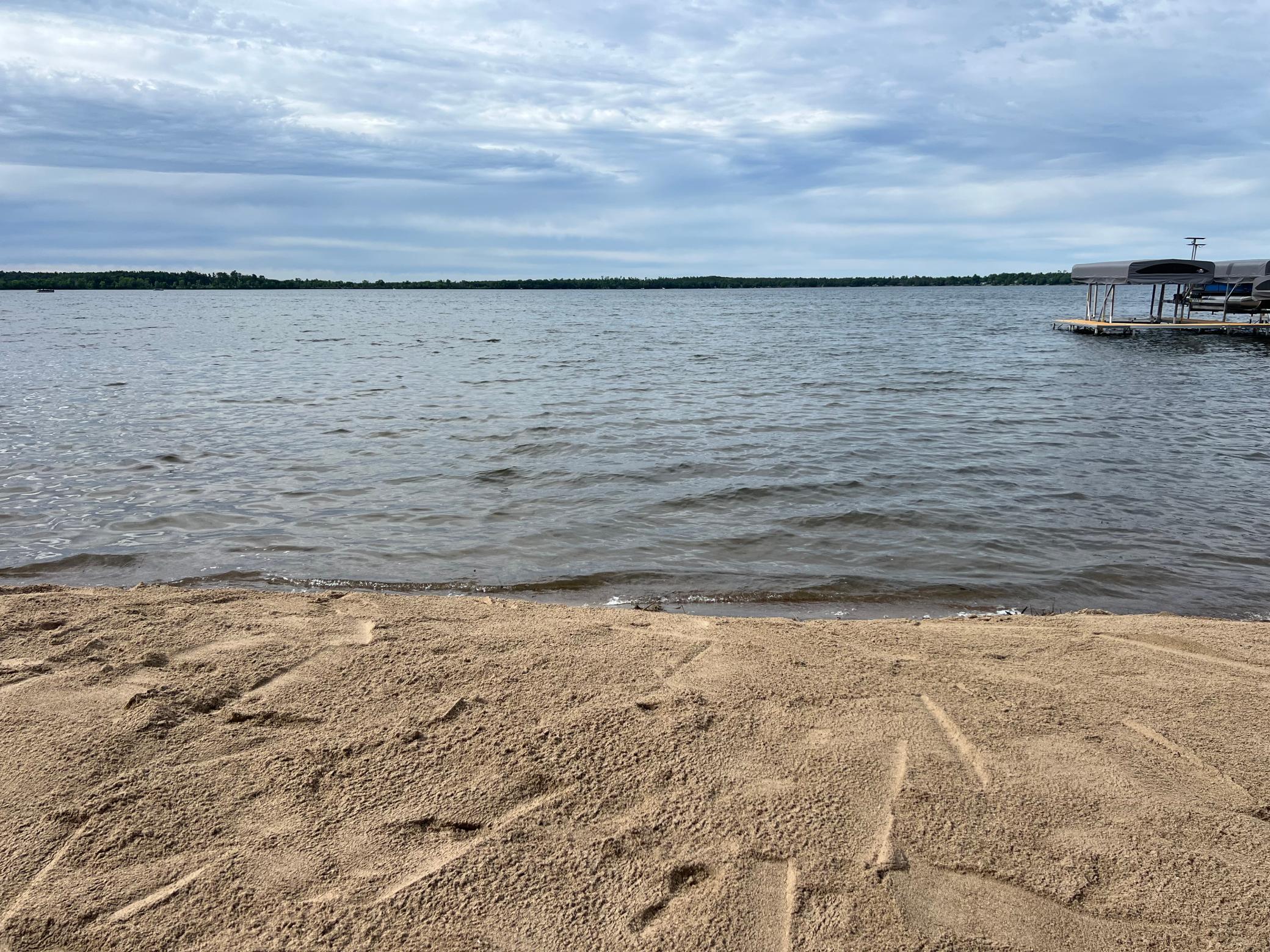 Breathtaking Views of Round Lake!!