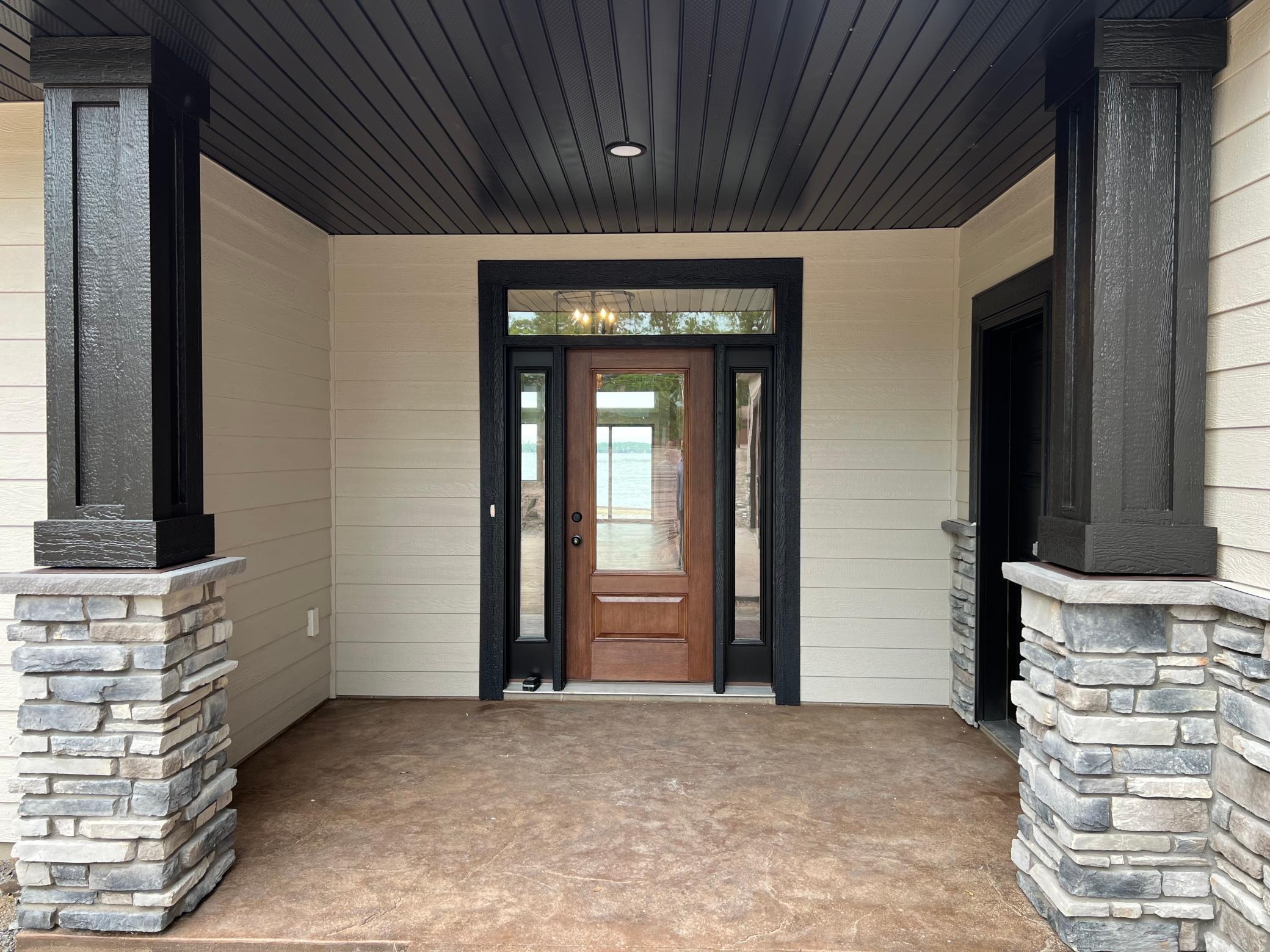 Large Inviting Entryway!!