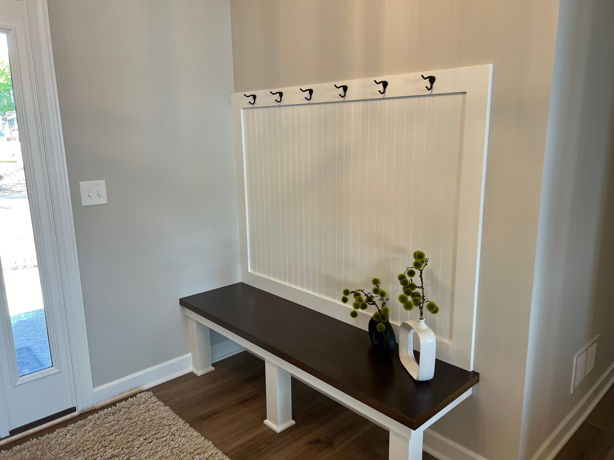 Entryway bench